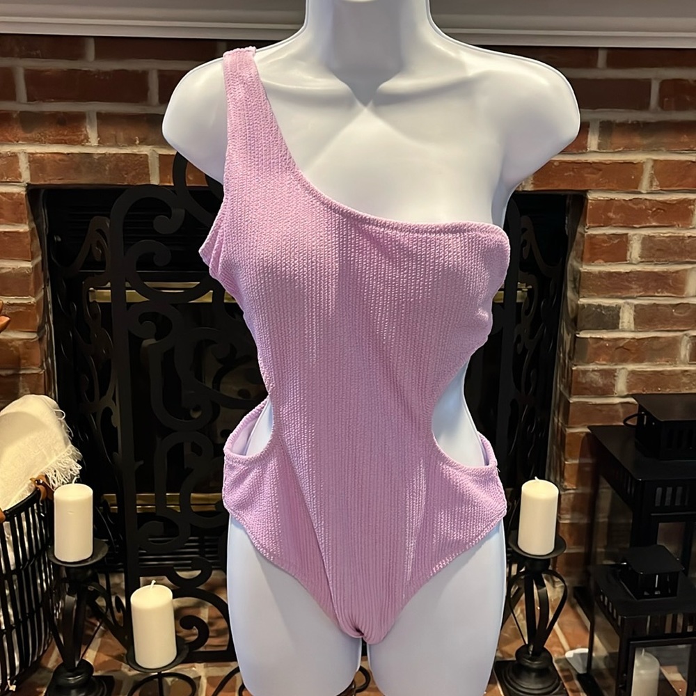 NWOT!! Pink Victoria Secret One Piece Cutout Bathing Suit. Size:M Color:Lilac - Picture 1 of 10